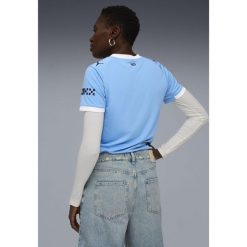Damska koszulka domowa Manchester City 25/26 PUMA Team Light Blue White. Białe bluzki Puma, xs, bez wzorów, sportowe, bez kołnierzyka, bez ramiączek. Za 439.00 zł.