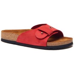 Comfortfusse Skórzane klapki w kolorze czerwonym rozmiar: 40. Czerwone klapki Comfortfüße, bez wzorów, z nubiku, z otwartym noskiem, bez obcasa. Za 217.99 zł.