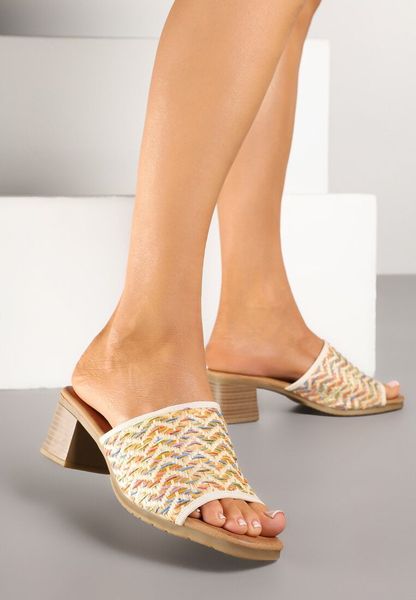 Beżowe Klapki na Obcasie Ozdobione Geometrycznym Motywem Galreis. Brązowe klapki Born2be, bez wzorów, z jeansu, bez obcasa, na obcasie. Za 64.99 zł.