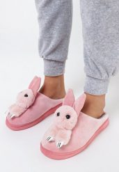 Różowe Kapcie Orith. Czerwone obuwie domowe Born2be, z aplikacjami, z weluru, z okrągłym noskiem, bez zapięcia. Za 19.99 zł.