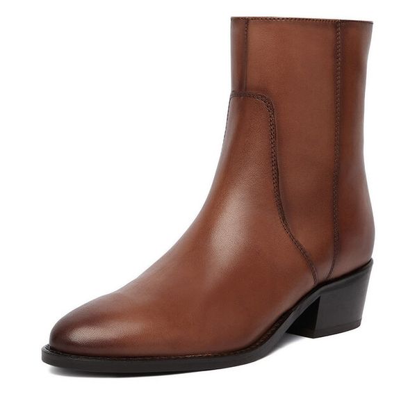 Botki GINO ROSSI. Brązowe botki Gino Rossi, bez wzorów, bez obcasa, na słupku, bez zapięcia. Za 329.99 zł.