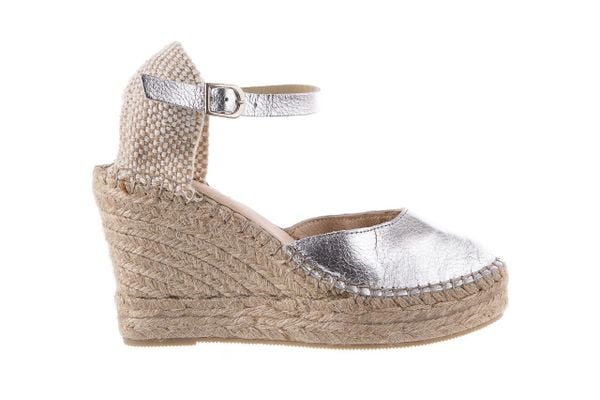 Espadryle Bayla-115 D402500 Laminado Plata, Srebrny, Skóra naturalna, - 39. Szare espadryle Bayla, bez wzorów, z materiału, bez obcasa, na koturnie, bez zapięcia. W wyprzedaży za 62.10 zł.