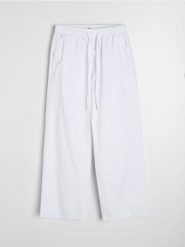 Jeansy joggery wide leg - biały. Białe jeansy Sinsay, bez wzorów. Za 49.99 zł.