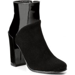 Botki KAZAR - Lucie 30559-L4-00 Czarny. Czarne botki Kazar, bez wzorów, ze skóry, bez obcasa, na obcasie, bez zapięcia. W wyprzedaży za 409.00 zł.