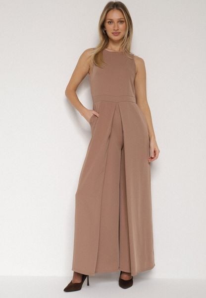 Ciemnobeżowy Elegancki Kombinezon z Ozdobnymi Zakładkami Zellysha. Brązowe sukienki Born2be, na co dzień, s, z aplikacjami, eleganckie, bez kołnierzyka, bez ramiączek, proste. Za 149.99 zł.