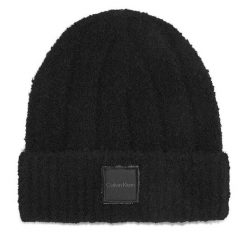 Czapka Calvin Klein. Czarne czapki Calvin Klein, bez wzorów. Za 229.99 zł.