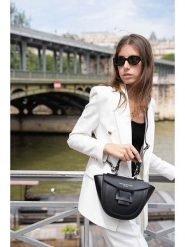 Maison héritage PARIS Skórzana torebka "Mini Votti" w kolorze czarnym - 30 x 17 x 8 cm rozmiar: onesize. Czarne torby na ramię Maison héritage PARIS, bez wzorów, z materiału, przez ramię, bez dodatków. Za 347.99 zł.