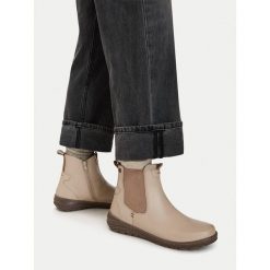 Botki Go Soft. Brązowe botki GO SOFT, bez wzorów, bez obcasa, na płaskiej podeszwie, bez zapięcia. Za 249.99 zł.