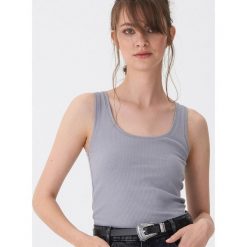 Top basic - Jasny szary. Szare topy House, l, bez wzorów, bez kołnierzyka, bez ramiączek. W wyprzedaży za 9.99 zł.