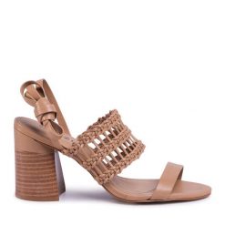 Sandały QUAZI. Brązowe sandały QUAZI, bez wzorów, bez obcasa, na słupku, bez zapięcia. Za 339.99 zł.