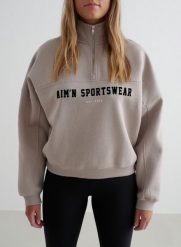 Damska bluza dresowa z półzamkiem, drapana, luźna Varsity ciemna glina. Brązowe bluzy AIM'N, m, bez wzorów, z bawełny, bez kaptura. Za 339.00 zł.