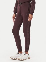 Guess Spodnie dresowe V2YB18 K7UW2 Brązowy ciemny Regular Fit. Brązowe spodnie dresowe Guess, xxs, z aplikacjami, z dresówki. Za 364.99 zł.