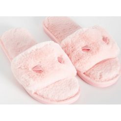 Puszyste kapcie z uszami - Różowy. Obuwie domowe Sinsay. Za 29.99 zł.