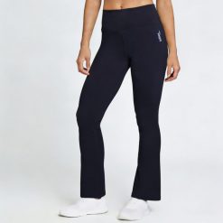 Szerokie legginsy Softee Magnitude w kolorze czarnym. Czarne legginsy SOFTEE, m, bez wzorów, z elastanu, z podwyższonym stanem, długie. Za 180.99 zł.