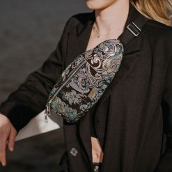 Saszetka nerka SHE 702/a czarny+ złoty. Czarne torebki klasyczne SHE, bez wzorów, ze skóry, bez dodatków. Za 169.99 zł.