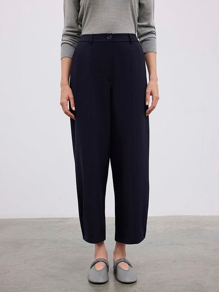 BGN Spodnie w kolorze granatowym rozmiar: 40. Niebieskie spodnie materiałowe BGN, na imprezę, bez wzorów, z materiału, z podwyższonym stanem. Za 148.61 zł.