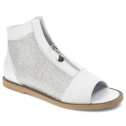 Białe Sandały Chebello Eleganckie Obuwie Damskie. Białe sandały CheBello, bez wzorów, ze skóry, eleganckie, z otwartym noskiem, bez obcasa, na płaskiej podeszwie, bez zapięcia. Za 458.99 zł.