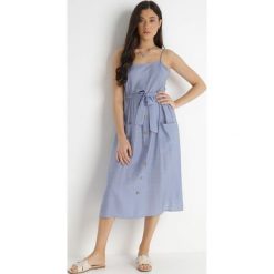 Niebieska Sukienka Sharthe. Niebieskie sukienki Born2be, l, bez wzorów, z tkaniny, bez kołnierzyka, bez ramiączek, midi. Za 29.99 zł.