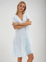 Monki Sukienka w kolorze błękitnym rozmiar: M. Niebieskie sukienki Monki, na co dzień, m, bez wzorów, z wiskozy, bez kołnierzyka, bez ramiączek, midi, proste. Za 48.28 zł.