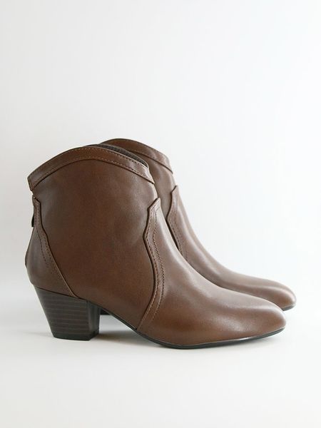 Bellucci Botki w kolorze brązowym rozmiar: 40. Brązowe botki Bellucci, bez wzorów, bez obcasa, bez zapięcia. Za 144.24 zł.