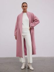 BGN Płaszcz przejściowy w kolorze jasnoróżowym rozmiar: 38. Różowe płaszcze BGN, bez wzorów, z wełny, bez kaptura. Za 480.90 zł.