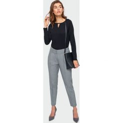 Eleganckie spodnie o klasycznym kroju w kratę. Szorty Greenpoint, bez wzorów, z elastanu, eleganckie. Za 149.99 zł.