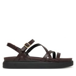 Sandały Clarks. Czerwone sandały Clarks, bez wzorów, bez obcasa, na płaskiej podeszwie, bez zapięcia. Za 379.99 zł.