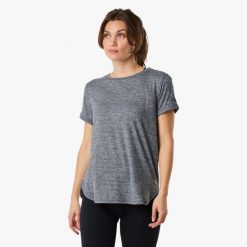 Koszulka treningowa damska Swedemount Core Loose Fit Tee szybkoschnąca. Czarne bluzki SWEDEMOUNT, bez wzorów, sportowe, bez kołnierzyka, bez ramiączek. Za 57.00 zł.