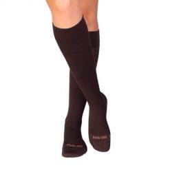 Długie skarpetki uciskowe 3/4 z bawełny merceryzowanej brązowe. Brązowe skarpety OEM, bez wzorów, z bawełny. W wyprzedaży za 87.35 zł.