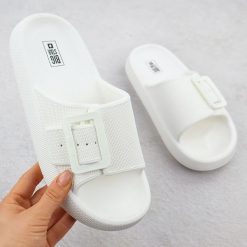 Klapki damskie sportowe na grubej podeszwie białe Big Star RR274A584. Białe klapki Big Star, bez wzorów, z materiału, bez obcasa. Za 65.99 zł.