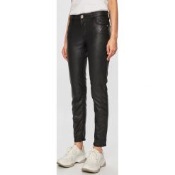 Trussardi Jeans - Spodnie. Czarne spodnie materiałowe Trussardi Jeans, na co dzień, bez wzorów, z bawełny. Za 549.90 zł.