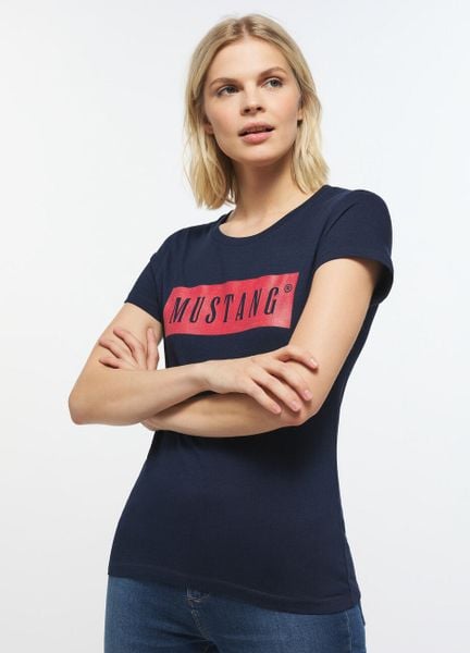 T-Shirt Damski Mustang Alina C Logo Tee Blue Nights 1013220 4085, L. Niebieskie t-shirty Mustang, l, bez wzorów, z bawełny, bez kołnierzyka, bez ramiączek. Za 79.99 zł.