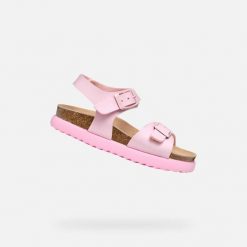 Sandały Geox Model J Sandal Bubblebow G Kolor Rose. Czerwone sandały Geox, bez wzorów, z tkaniny, bez obcasa, bez zapięcia. Za 233.96 zł.