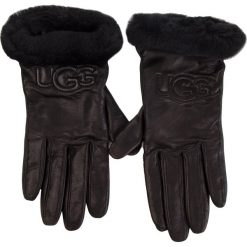 Rękawiczki Damskie UGG - W Classic Leather Logo Glove 17440 Black. Czarne rękawiczki UGG, bez wzorów, ze skóry. W wyprzedaży za 359.00 zł.