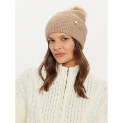 Czapka Guess. Brązowe czapki Guess, z aplikacjami. Za 199.99 zł.