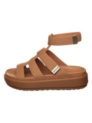Crocs Sandały "Brooklyn Luxe" w kolorze jasnobrązowym rozmiar: 38/39. Brązowe sandały Crocs, bez wzorów, klasyczne, z otwartym noskiem, bez obcasa, na platformie, bez zapięcia. Za 154.07 zł.
