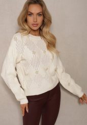 Jasnobeżowy Prosty Sweter z Ozdobnymi Metalicznymi Przeszyciami i Perełkami Zinrila. Brązowe swetry Renee, bez wzorów, z jeansu, bez ramiączek. Za 139.99 zł.