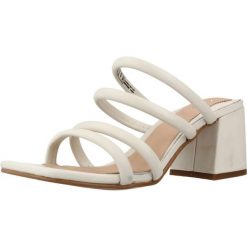 Sandały CLARKS SHEER65 MULE Beżowy. Białe sandały Clarks, bez wzorów, ze skóry, bez obcasa, bez zapięcia. Za 258.99 zł.
