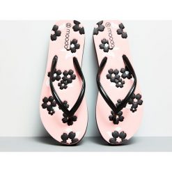 Klapki typu japonki. Różowe klapki MOODO, bez wzorów, bez obcasa. Za 14.99 zł.
