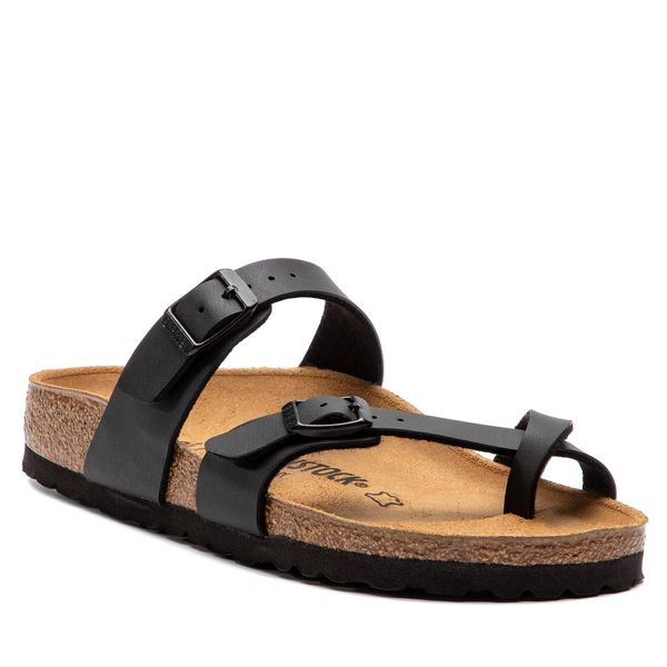 Japonki Birkenstock. Czarne klapki Birkenstock, bez wzorów, bez obcasa. Za 399.99 zł.