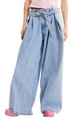 Desigual Marte damskie jeansy W32 niebieskie, szerokie. Niebieskie jeansy Desigual, l, bez wzorów. Za 356.99 zł.