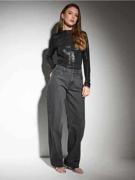 Jeansy straight mid waist - czarny. Czarne jeansy Sinsay, bez wzorów. W wyprzedaży za 37.99 zł.