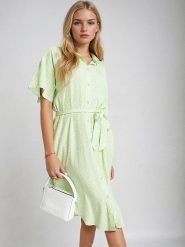 Monki Sukienka w kolorze zielonym rozmiar: S. Zielone sukienki Monki, na co dzień, s, bez wzorów, z tkaniny, bez kołnierzyka, bez ramiączek, midi, proste. Za 46.95 zł.