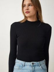 Happiness Istanbul Koszulka w kolorze czarnym rozmiar: S/M. Czarne bluzki Happiness Istanbul, m, bez wzorów, ze splotem, bez kołnierzyka, bez ramiączek. Za 37.21 zł.