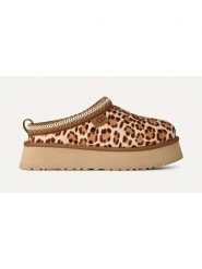 UGG Skórzane kapcie "Tazz Plains-Felecity" w kolorze beżowo-jasnobrązowym rozmiar: 39. Brązowe obuwie domowe UGG, bez wzorów, bez zapięcia. Za 546.48 zł.