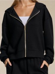 Rozpinana bluza z kapturem soft touch - czarny. Czarne bluzy Sinsay, l, bez wzorów, z dzianiny, z kapturem. Za 59.99 zł.