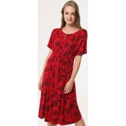 Czerwono-Czarna Sukienka Grassy. Czarne sukienki Born2be, na lato, l, bez wzorów, z dzianiny, bez kołnierzyka, bez ramiączek, midi. Za 39.99 zł.