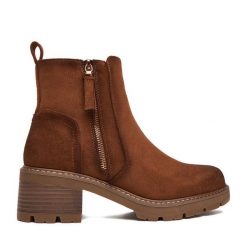 Botki Clara Barson. Brązowe botki Clara Barson, bez wzorów, bez obcasa, na słupku, bez zapięcia. Za 159.99 zł.