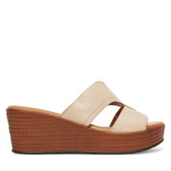 Klapki Lasocki. Brązowe klapki Lasocki, bez wzorów, bez obcasa. Za 169.99 zł.