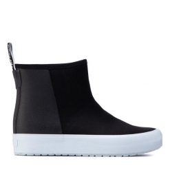Botki Tretorn. Czarne botki Tretorn, bez wzorów, bez obcasa, na płaskiej podeszwie, bez zapięcia. Za 549.99 zł.